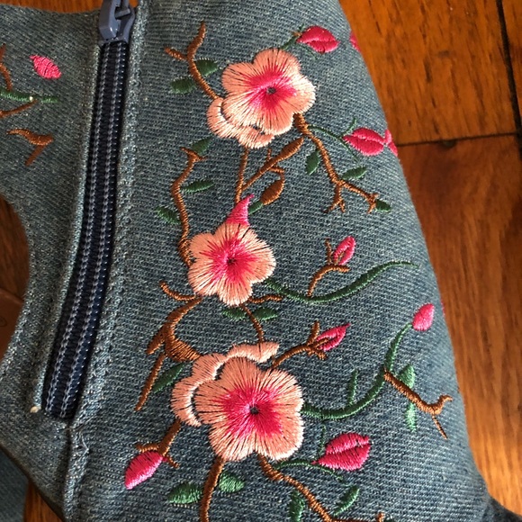 BRAND NEW Floral Denim Boot Heels - Picture 2 of 3
